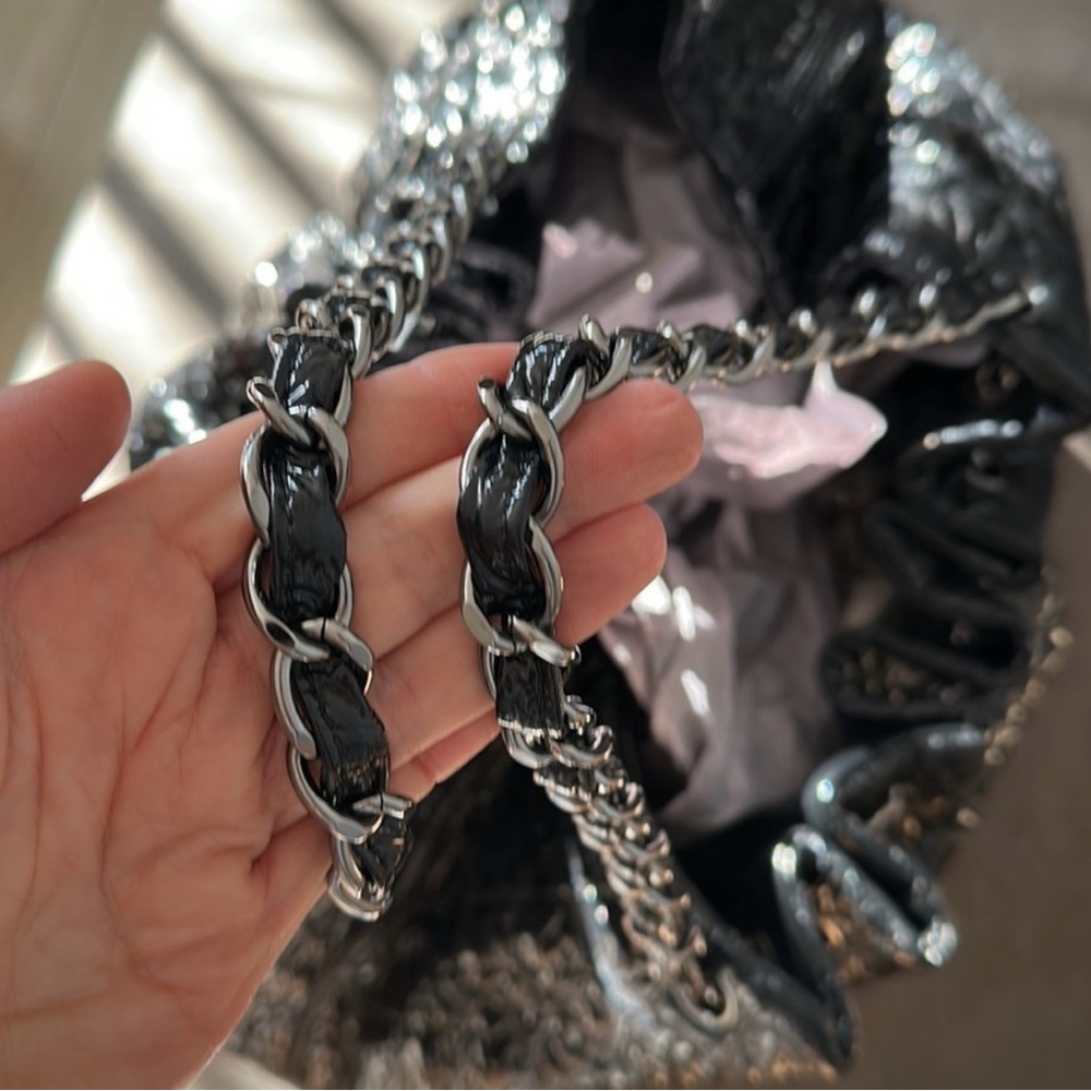 CHANEL TOTE - Picture 4 of 10